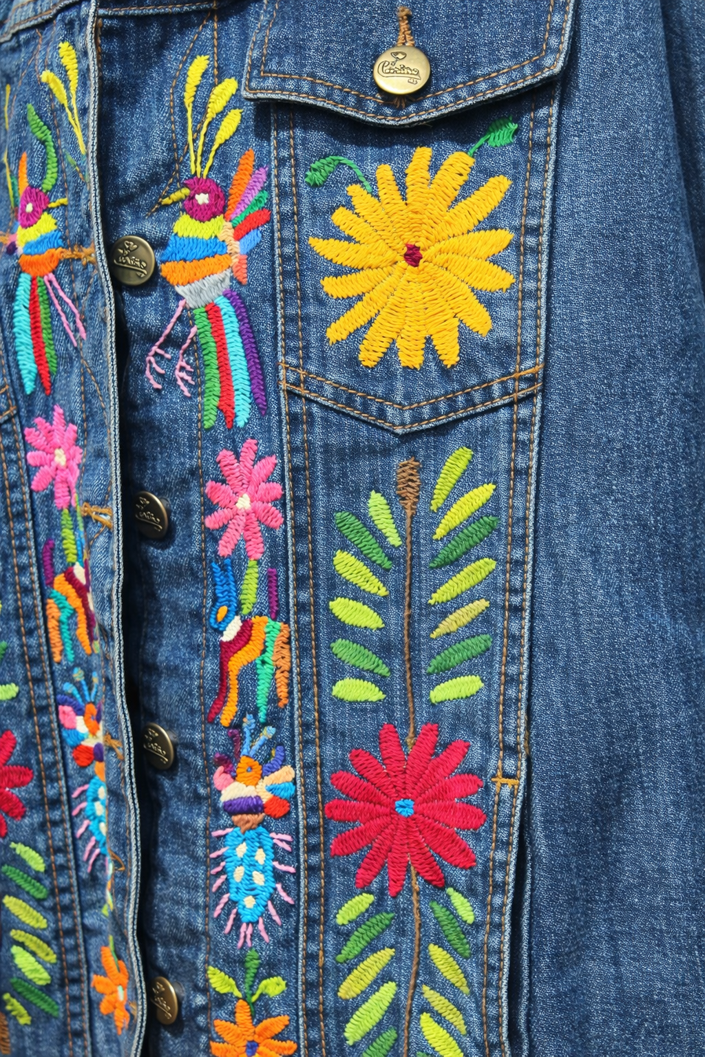 Chaqueta de Mezclilla Bordada Tenango Artesanal Mexicana | Hand Embroidered Denim Jacket Boho Floral Handmade